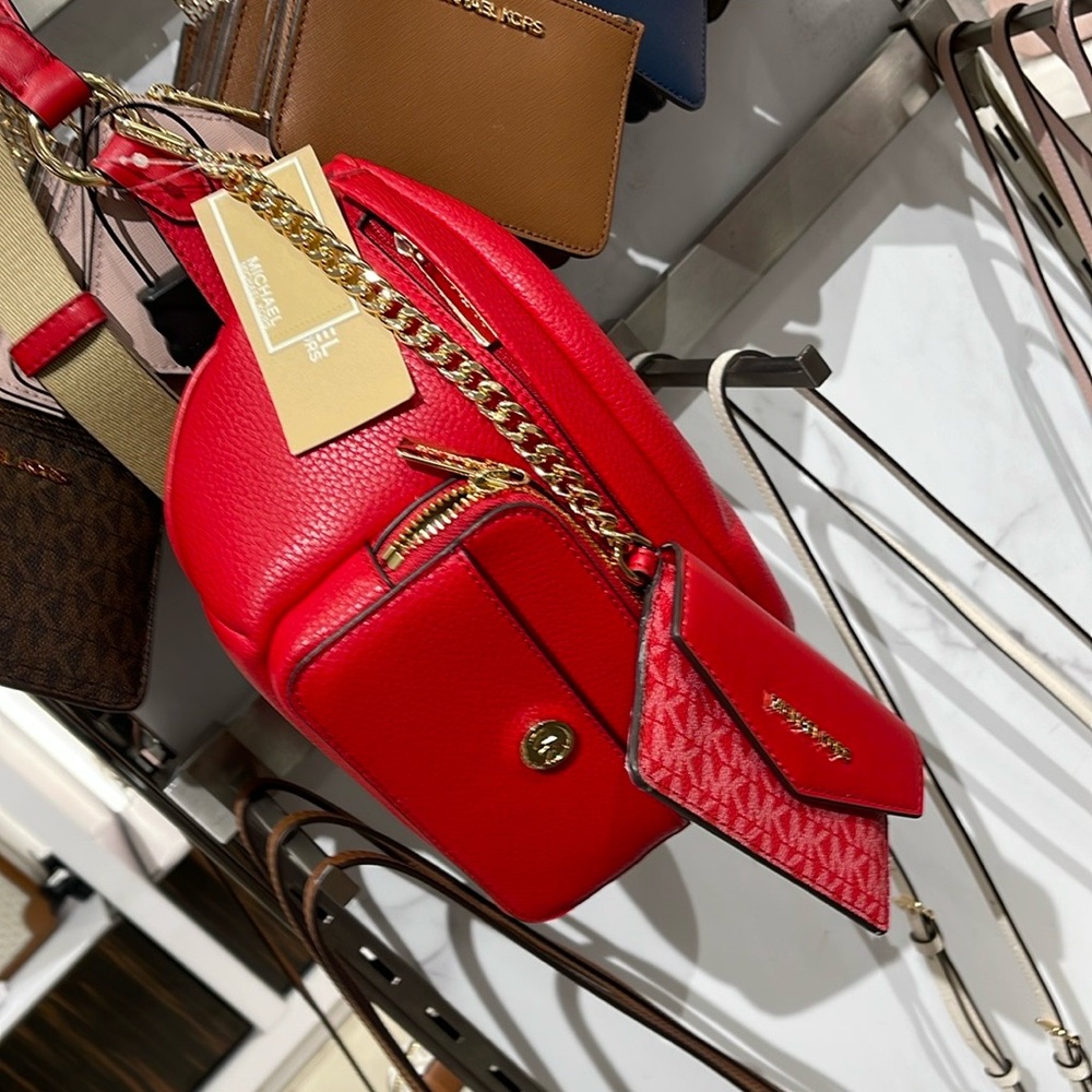 MICHAEL KORS
Maisie Large Pebbled Leather 2-in-1 Sling Pack
Bright Red
NWT - Picture 6 of 16